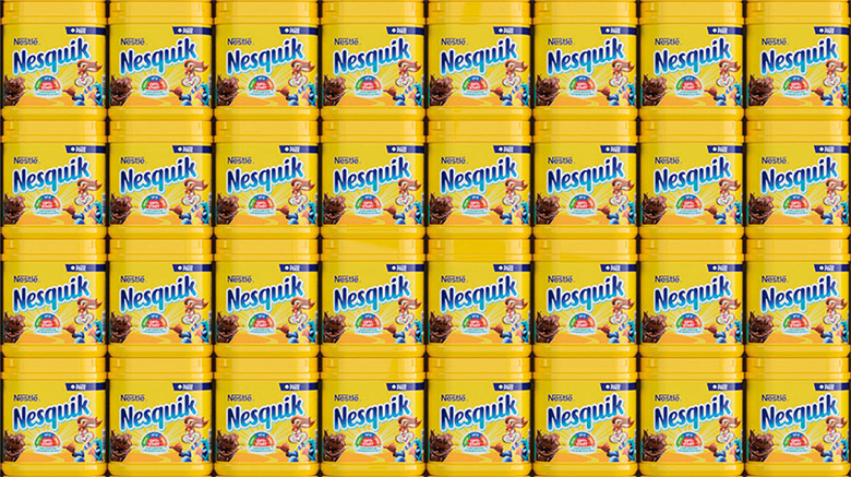 Nesquik速溶巧克力粉標(biāo)志，Nesquik速溶巧克力粉LOGO，Nesquik速溶巧克力粉品牌形象設(shè)計(jì)，雀巢品牌設(shè)計(jì)，巧克力品牌設(shè)計(jì)